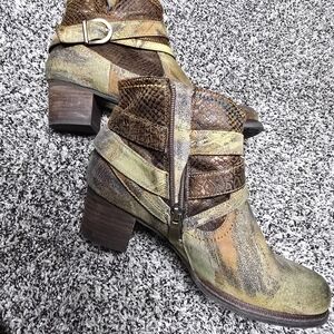 L'ATISTE Brown and Green Heeled Boots